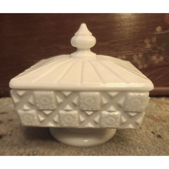 Old Quilt Pattern White Milk Glass Short‎ Pedestal Square & Lidded Candy Dish - Picture 2 of 6